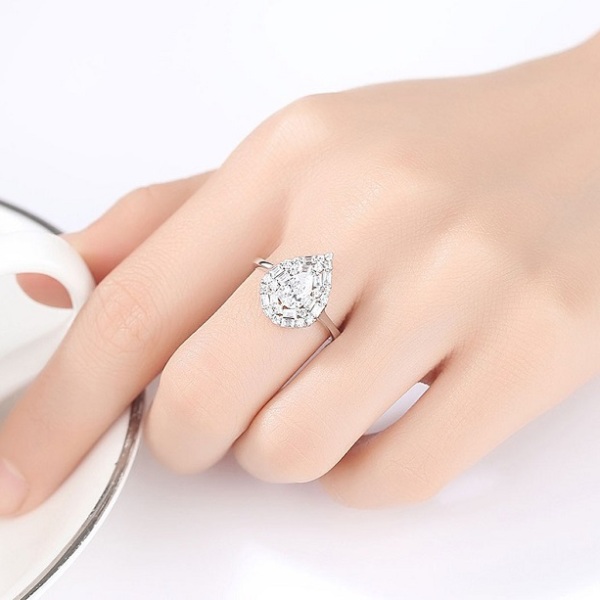 Bí kíp lựa chọn nhẫn kim cương xinh cho từng độ tuổi